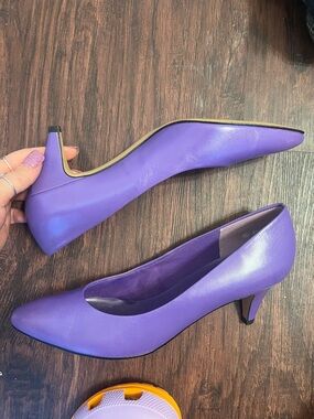 Vintage Women's Purple Mid-Heel Pointed Pumps